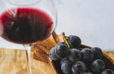 ブドウとワインの画像